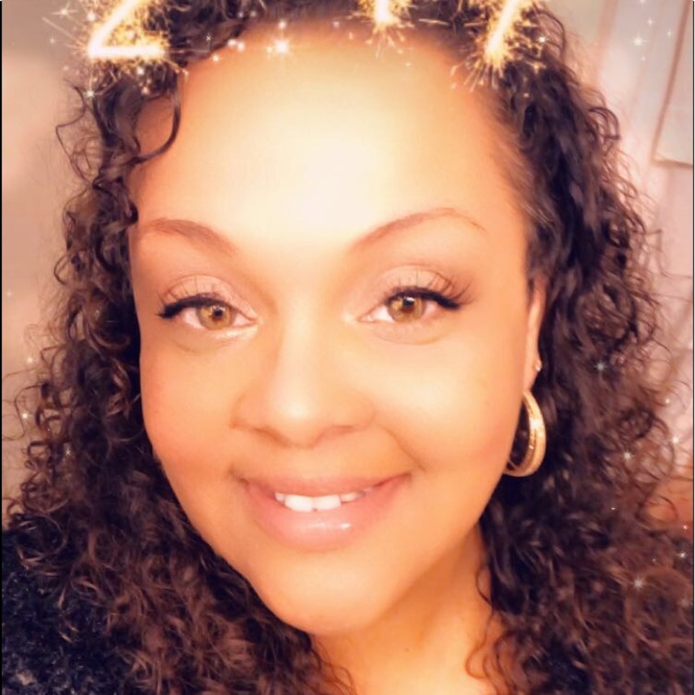 Meet your Posher, Lolisa